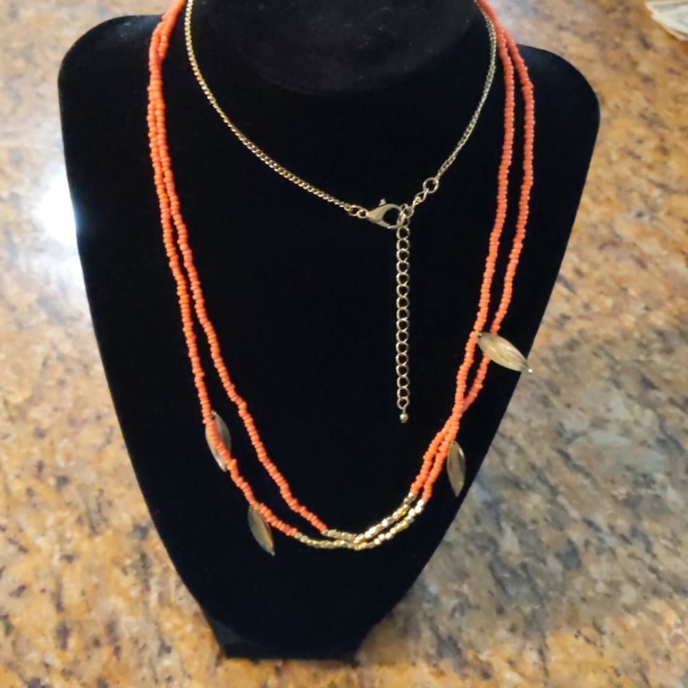 NWOT NECKLACE